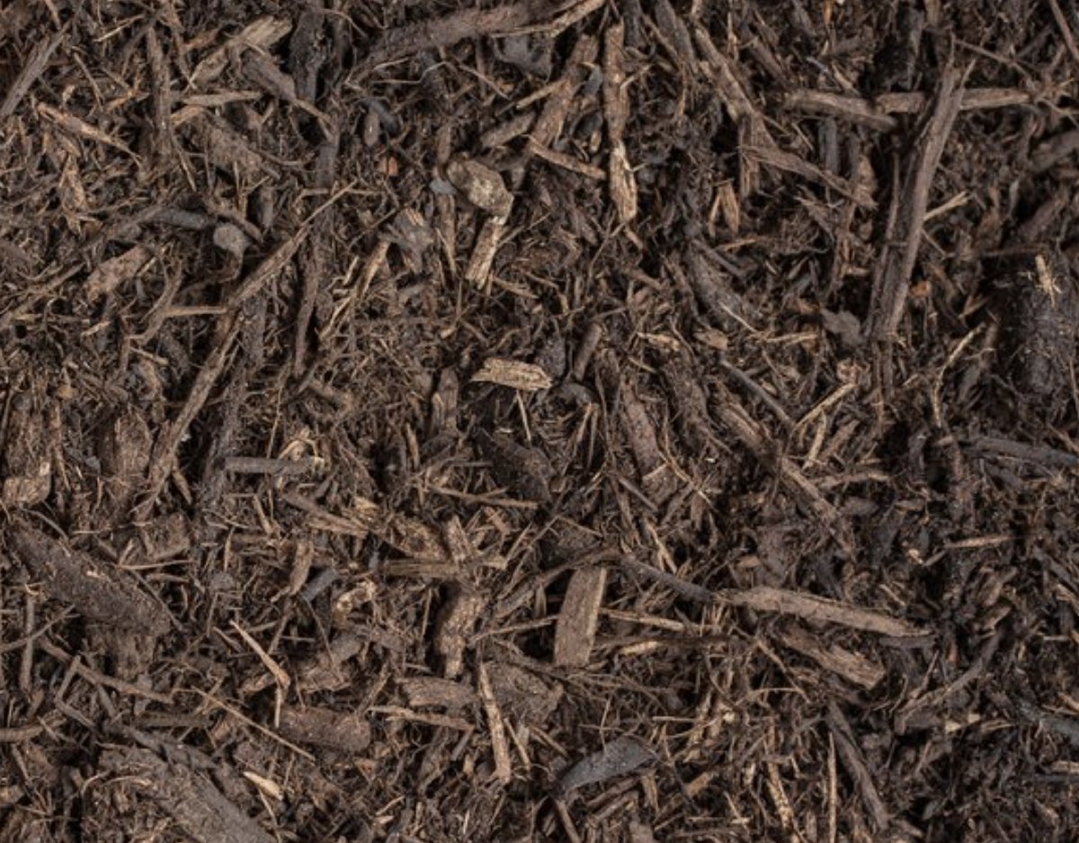 JoseKnowsRealty's tweet photo. When done correctly, mulching can conserve the soil’s moisture, slow the erosion process. https://t.co/3QCJThvZHa https://t.co/89EztkWCEh