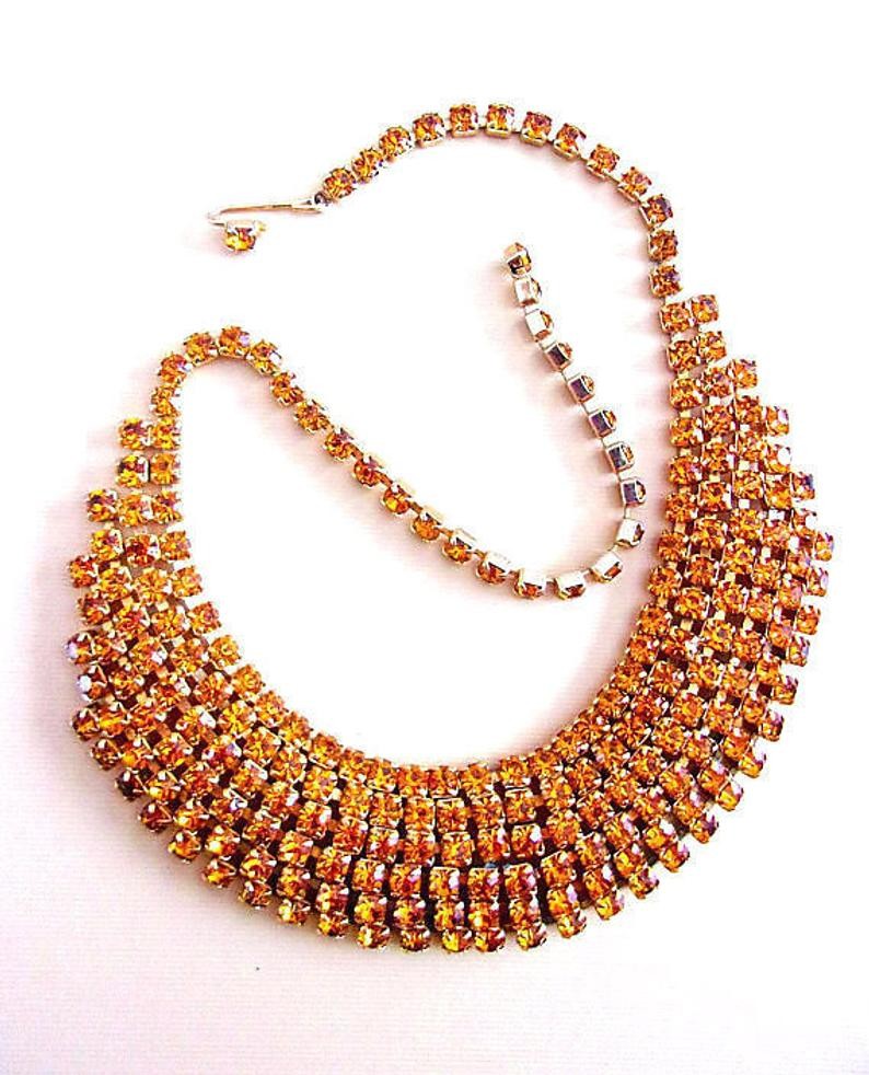 renaissancefai's tweet photo. https://t.co/pLIxkqvNci
#necklace #rhinestonenecklace #orangerhinestones #topazrhinestones #6row #multirow #vintage #unsignedweiss #highend #designer #specialoccasion #eveningout #widenecklace #21vintagestreet #artdeco https://t.co/JN0yuXajP5