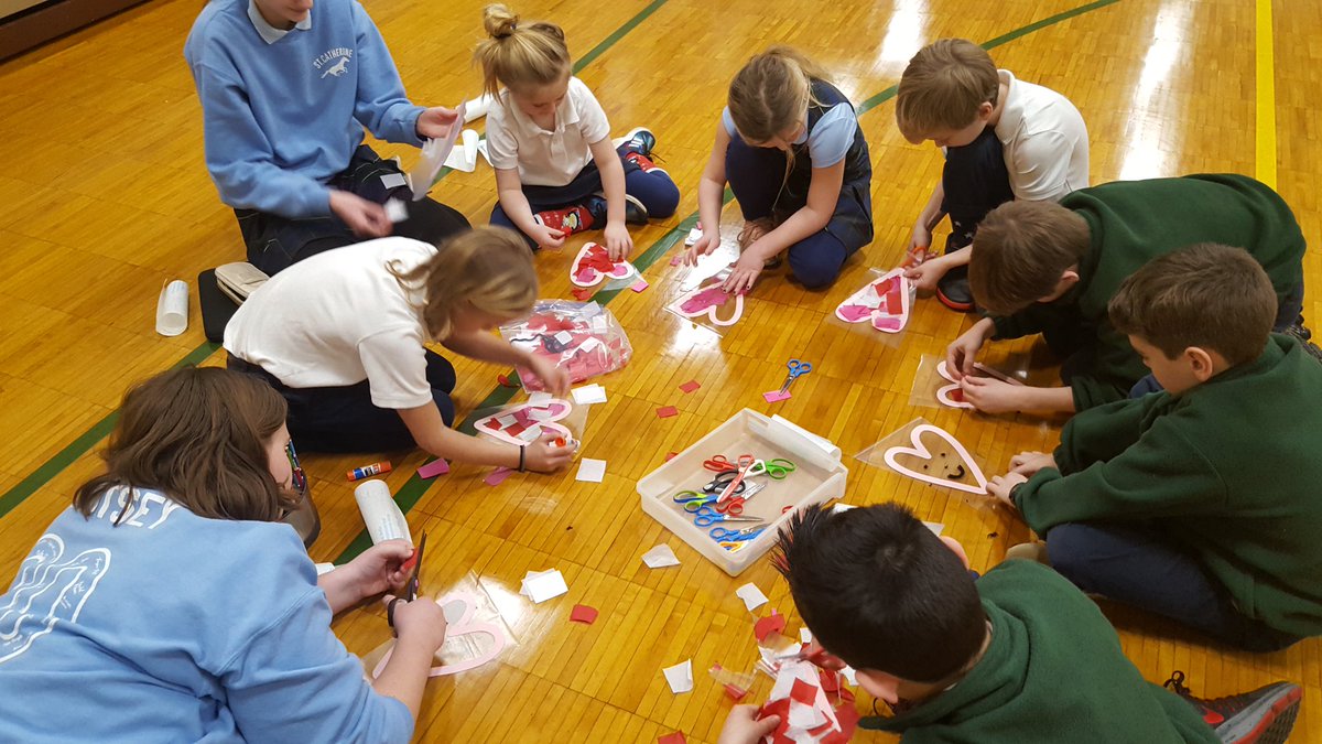 Juliefs77's tweet photo. St. Catherine students celebrated our community today by making suncatchers for the residents of local nursing homes. We hope to make someone else's day just a little bit brighter. Happy #CatholicSchoolsWeek2020 https://t.co/zMrQ6TpUru