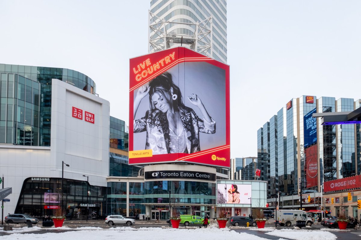 Oh hi, Toronto!! 💗😭 Thank you for this, <a href="/SpotifyCanada/">Spotify Canada</a>!! My heart is so full and I’m so grateful. Listen to #EverybodyKnowsEverybody on @spotify’s #LiveCountry now: bit.ly/TALiveCountry <a href="/spotifyartists/">Spotify for Artists</a>
