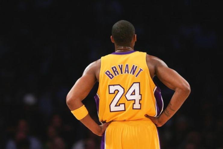 PhoenixXFSL's tweet photo. As a tribute to the legendary Kobe Bryant, and everything he did for the world, many Phoenix players will be wearing a yellow visor for his time on the Los Angeles Lakers. #RestInPeaceKobeBryant #XFSL https://t.co/LZN1iUDIQZ