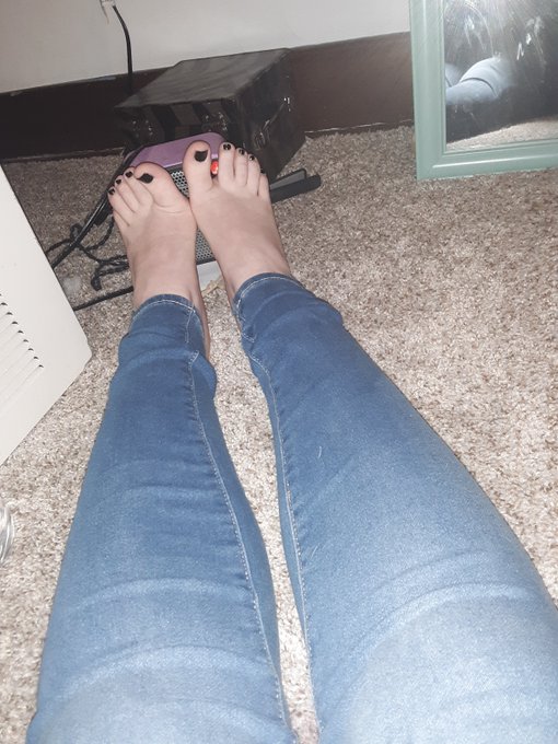 I'm just so in love with my pedicure. And my feet are cold behold my tiny heater <3 #pedicure #prettyfeet<a href="/tag/pedicure"class="tags"><span>#pedicure</span></a><a href="/tag/prettyfeet"class="tags"><span>#prettyfeet</span></a><a href="/tag/giantess"class="tags"><span>#giantess</span></a><a href="/tag/barefeet"class="tags"><span>#barefeet</span></a><a href="/tag/cutefeet"class="tags"><span>#cutefeet</span></a>