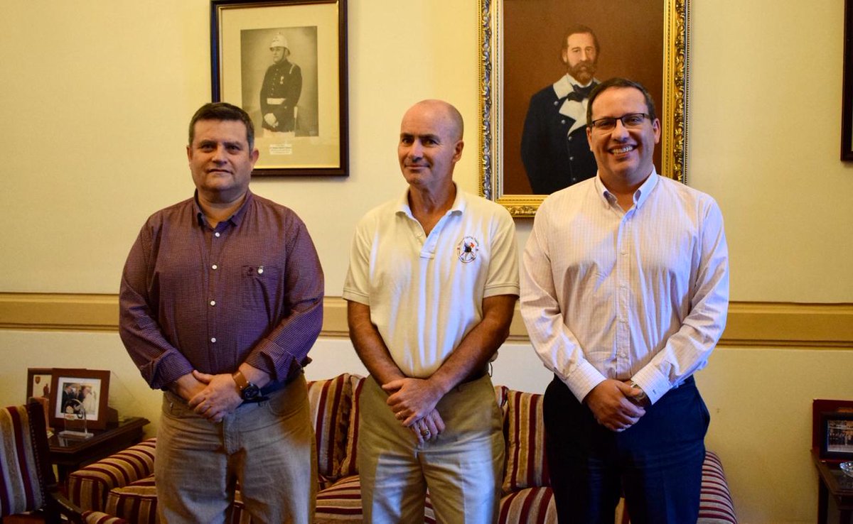 En compañía del Rector <a href="/ebs1863/">Escuela de Bomberos de Santiago</a> sostuvimos reunión con Daniel Sheridan, Battalion Chief <a href="/FDNY/">FDNY</a> quien dicta cursos a Bomberos (as) de la Institución.