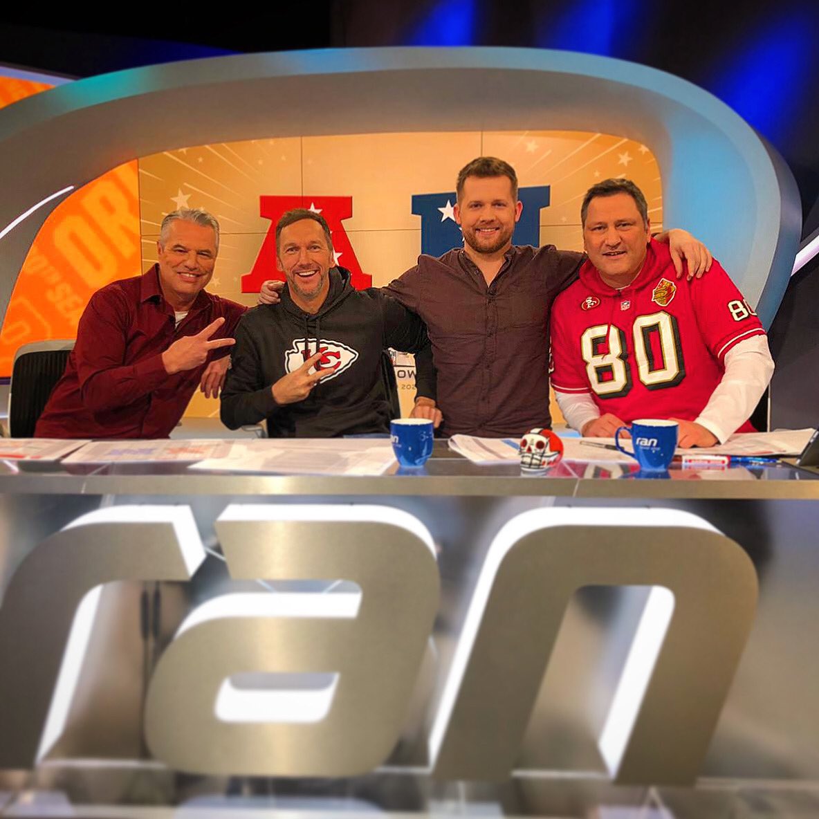 🔥🔥🔥 Hot Week 🔥🔥🔥
Noch 6x schlafen bis zum Super Bowl LIV 😍🏈
——
<a href="/stecker_jan/">Jan Stecker</a> 
<a href="/volkerschenk26/">Volker Schenk</a> 
<a href="/RomanMotzkus/">Roman Motzkus</a> 
<a href="/ransport/">ran</a> 
<a href="/ProSiebenMAXX/">ProSieben MAXX</a> 
——
#ranNFL #NFL #Football #SuperBowl #HotWeek #rannflsüchtig