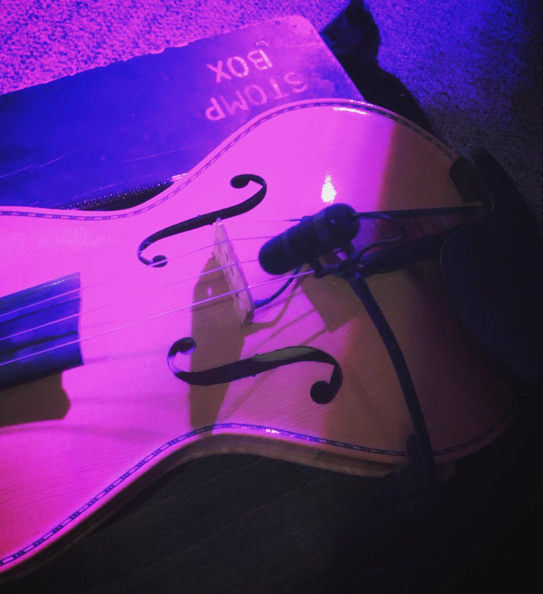 It’s been a busy start to the year with a great run of Burns’ Night celebration ceilidhs with @stumpyoak .
.
Next up is a Burns Night Ceilidh and supper in Bury St Edmunds in Wednesday with Barry Watson .
.
.
#burnsnight #burnsnightceilidh #fiddleplayer @dpa_microphones #stompbox