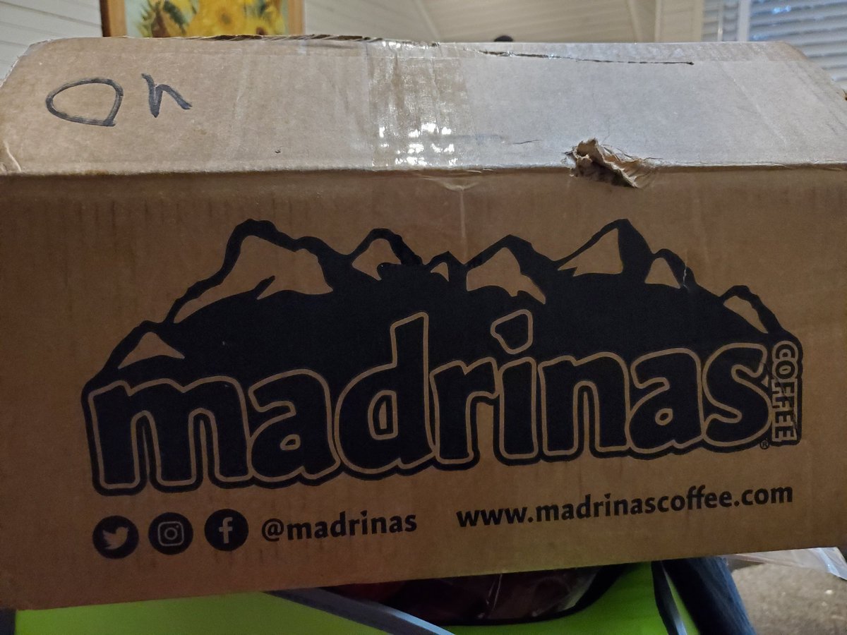 Jon_Garcia's tweet photo. Bought my coffee last Thursday and it was delivered today. That's crazy fast. Code: Holo 40% off. #supportyourfriend https://t.co/oSBVj0sARo