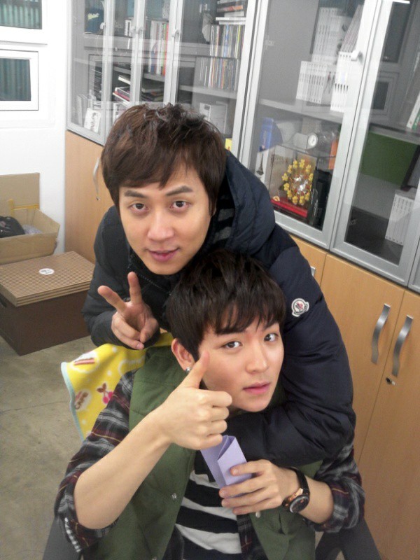 the_shinsquad's tweet photo. Andy taking care of his own. He grew up quite well. π
#ANDY #Shinhwa #AndyMonth #DailyAndy https://t.co/1wBObPjgTB