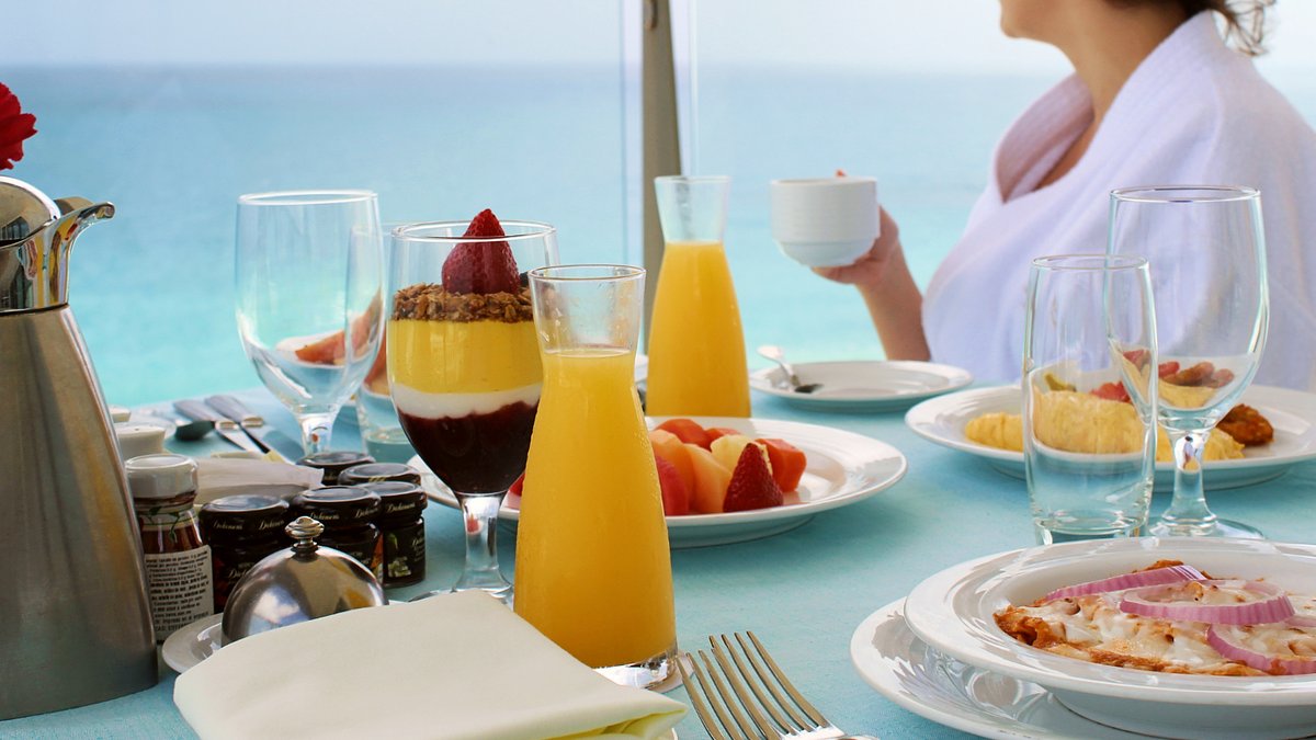 ¡Imagínese iniciar su día con una vista como esta! Disfrute de servicio a la habitación n las 24 horas, incluido en nuestro concepto Unlimited-Luxury®. bit.ly/UnLuxSp