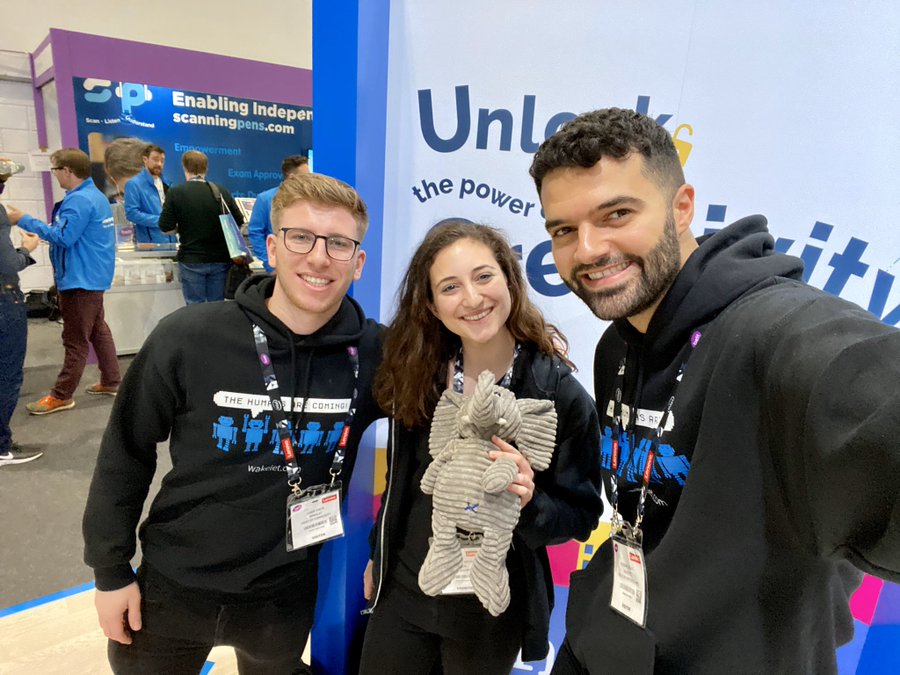 I had so much fun at #BETT2020 meeting up with so many friends! 

The educator community is such a wonderful place filled with so many kind hearted humans and it's such a pleasure to be able to call them my friends!

Can't wait to see you all again soon! 💙