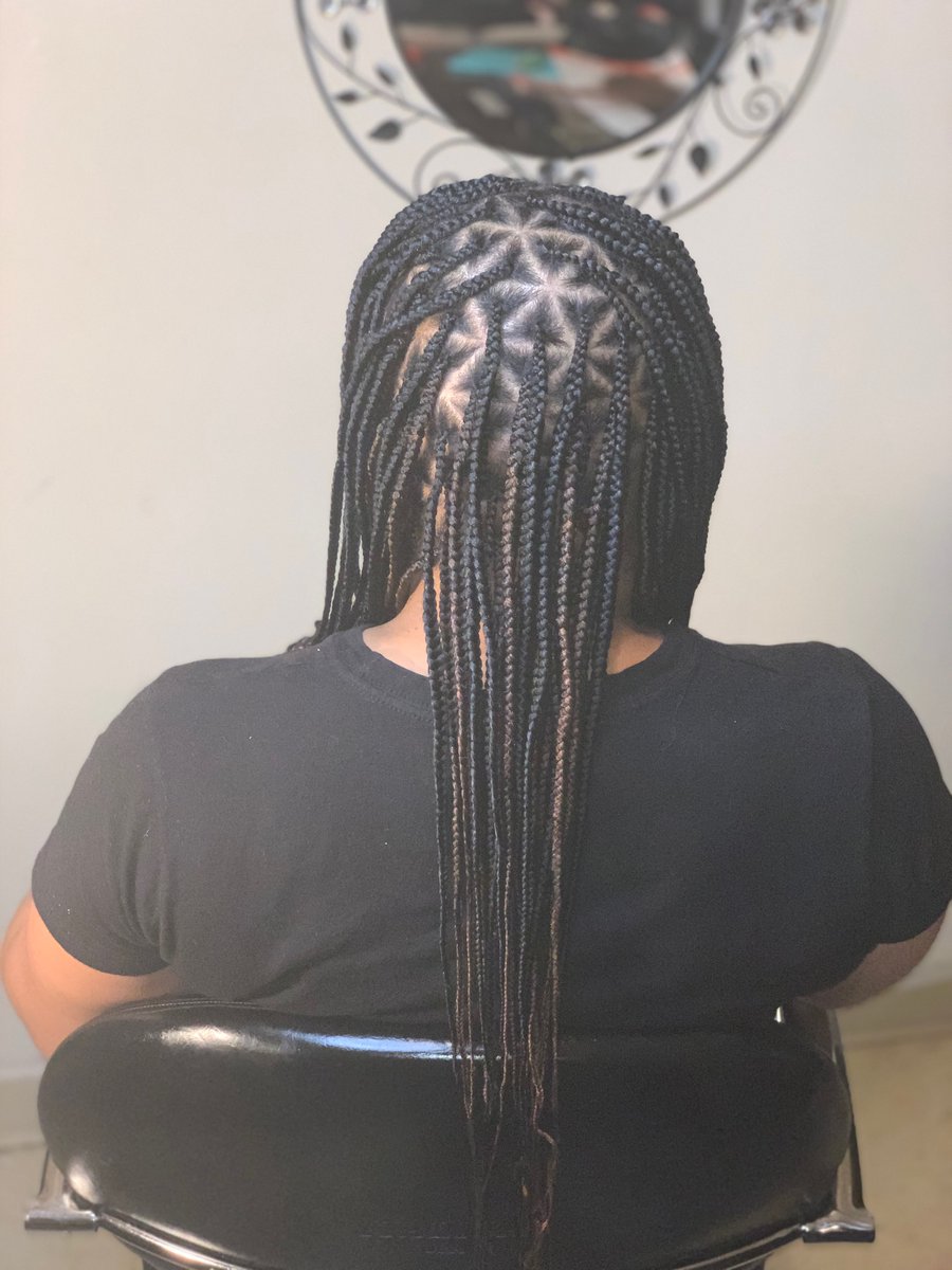 MZ_THOMAS21's tweet photo. Triangle knotless braids 💇🏾‍♀️Book me 
https://t.co/Q8fJOLkkPZ https://t.co/kiddLwkaV4