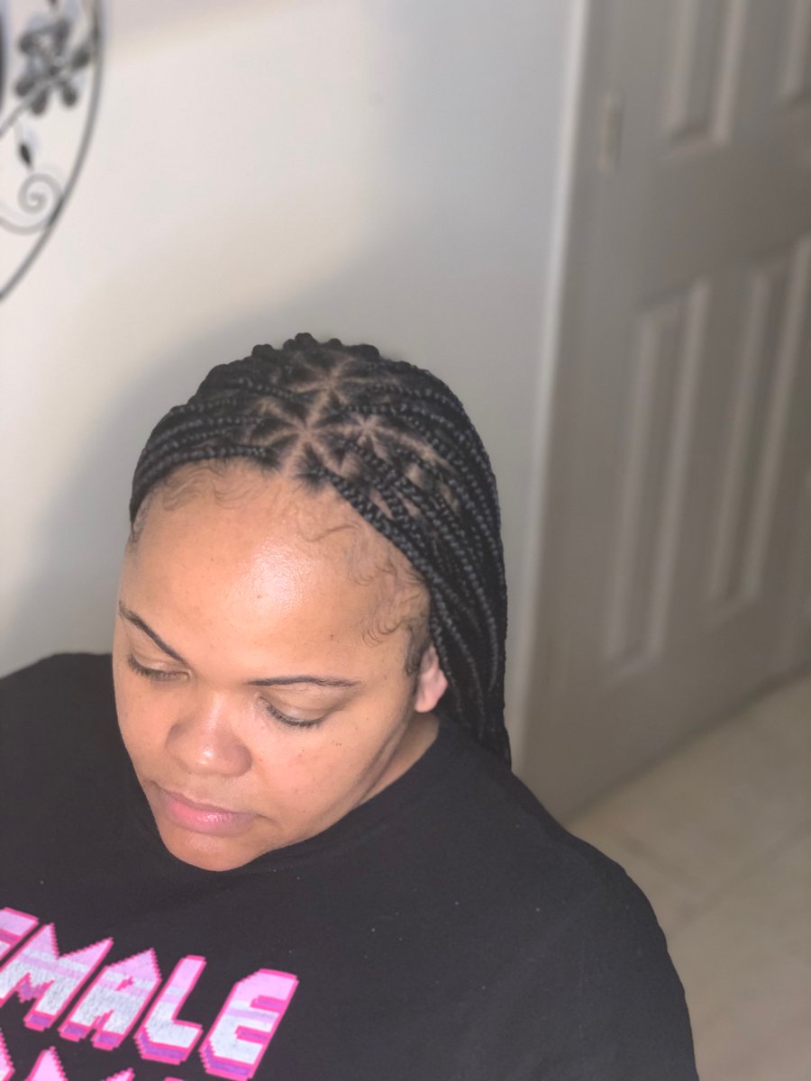 MZ_THOMAS21's tweet photo. Triangle knotless braids 💇🏾‍♀️Book me 
https://t.co/Q8fJOLkkPZ https://t.co/kiddLwkaV4