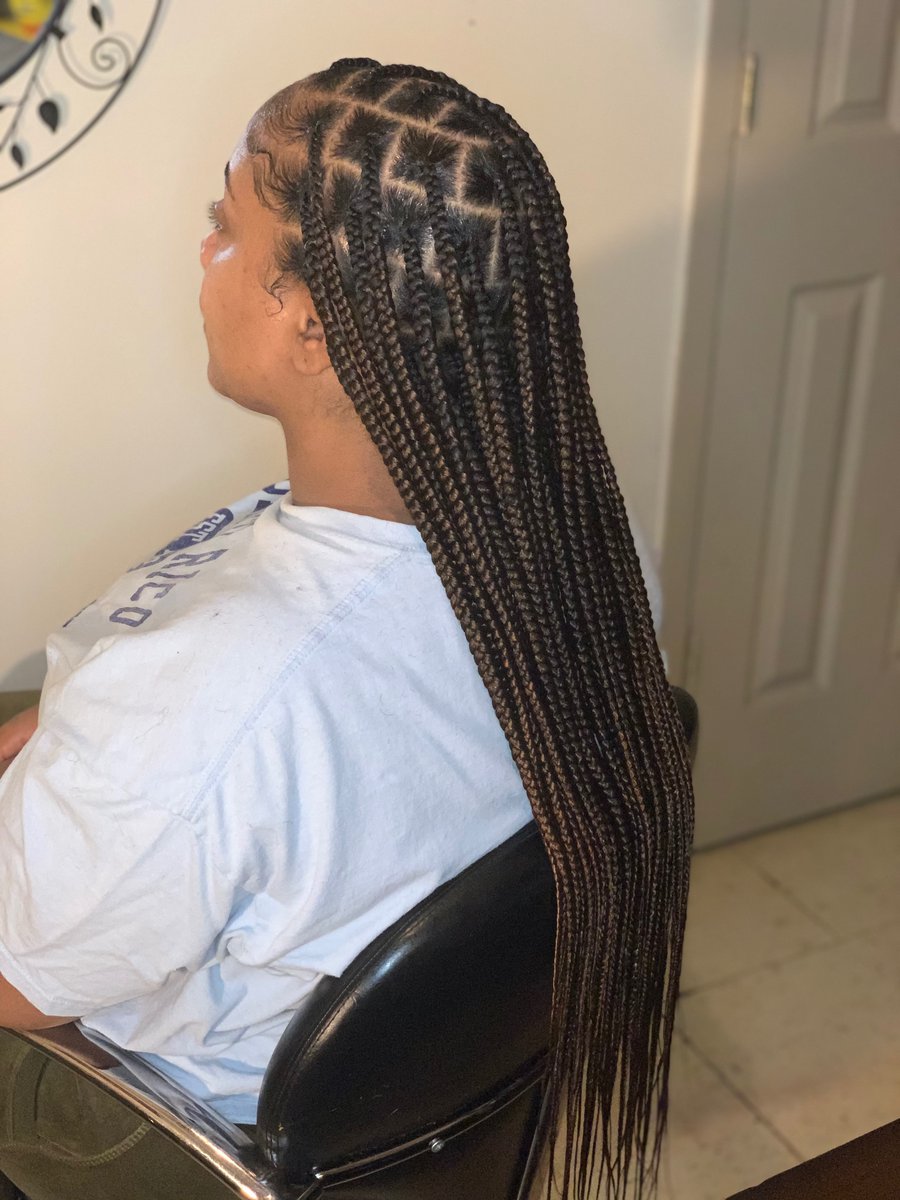 MZ_THOMAS21's tweet photo. Medium/large knotless braids💇🏾‍♀️Book me 
https://t.co/Q8fJOLkkPZ https://t.co/N4PCrsTLU5