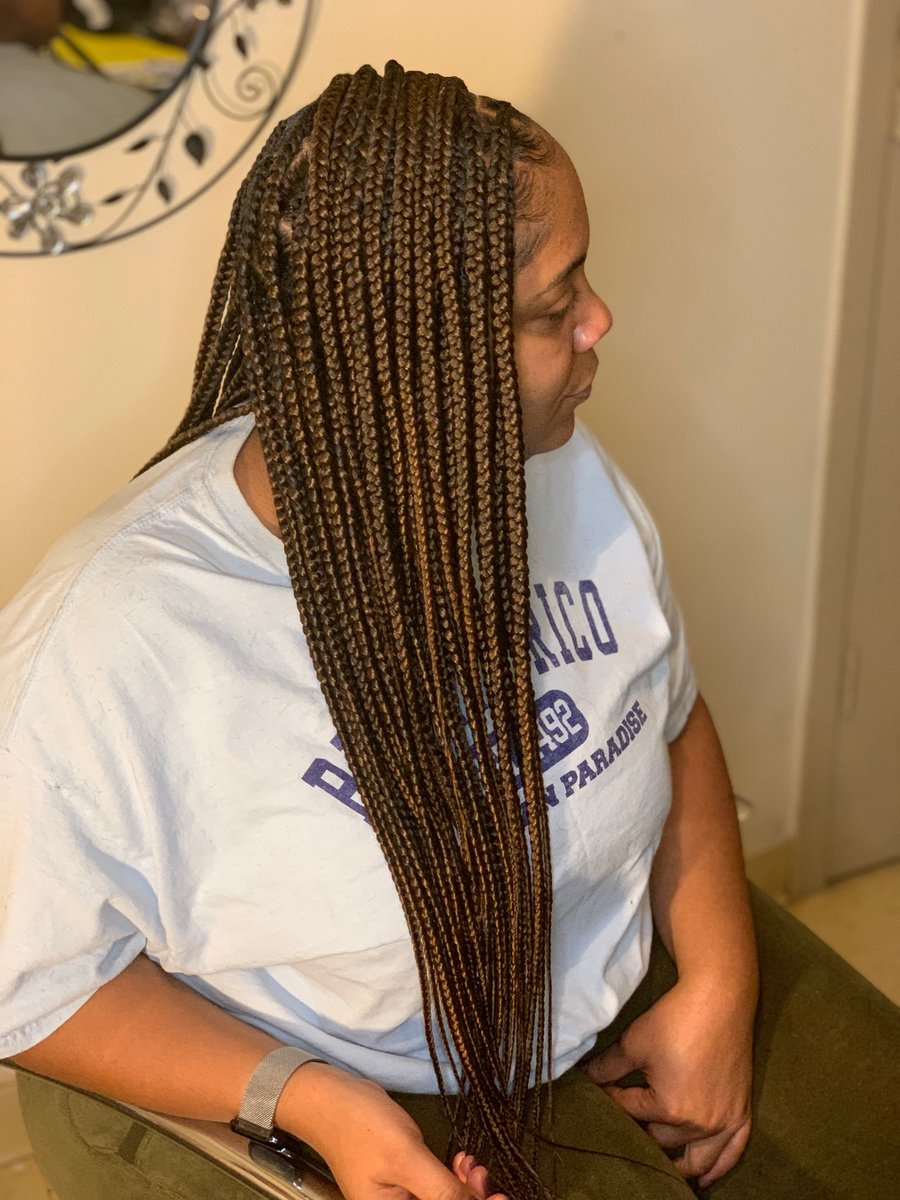 MZ_THOMAS21's tweet photo. Medium/large knotless braids💇🏾‍♀️Book me 
https://t.co/Q8fJOLkkPZ https://t.co/N4PCrsTLU5