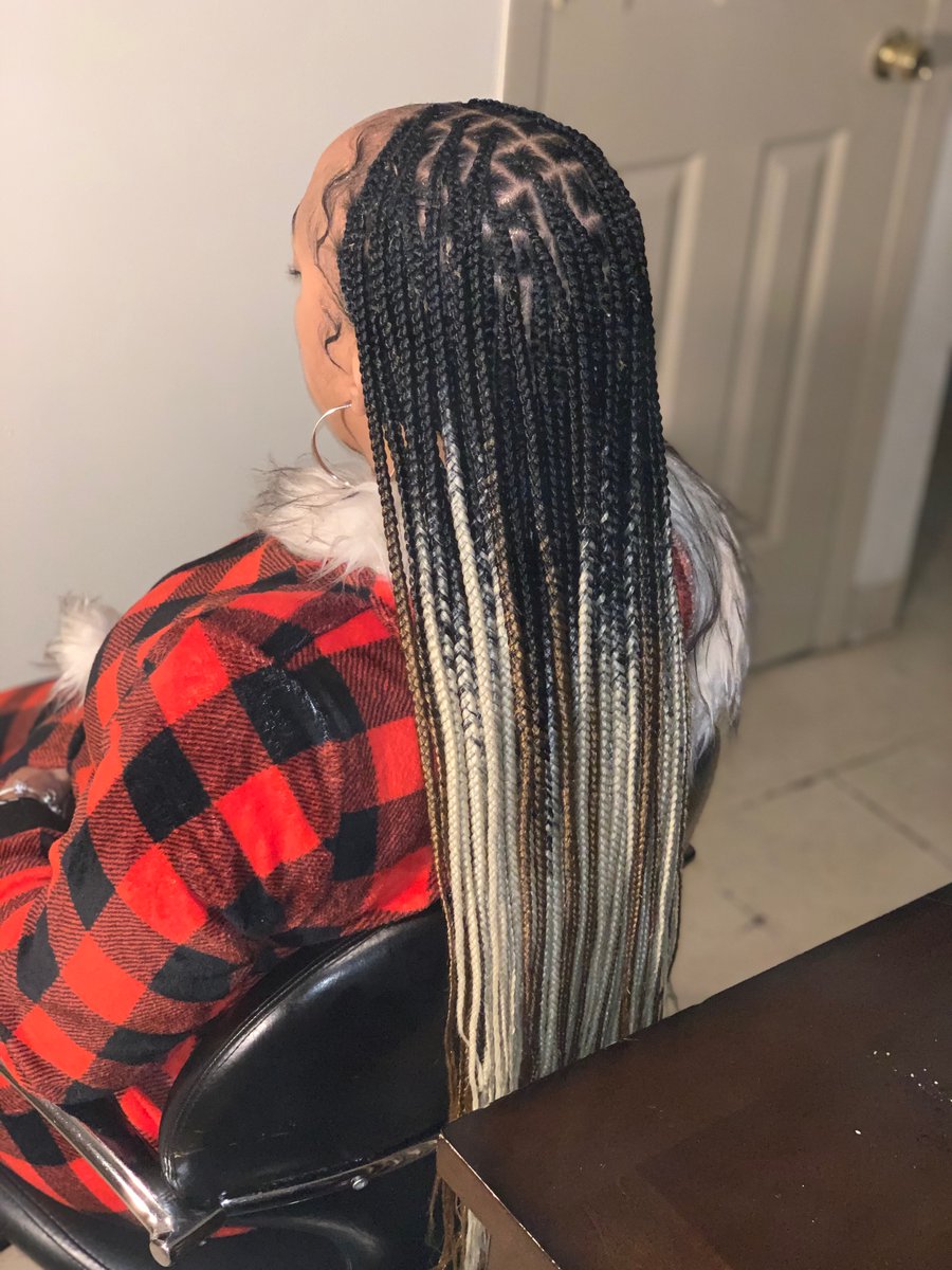 MZ_THOMAS21's tweet photo. Medium/small knotless braids💇🏾‍♀️Book me 
https://t.co/Q8fJOLkkPZ https://t.co/RLqKeNrE4T