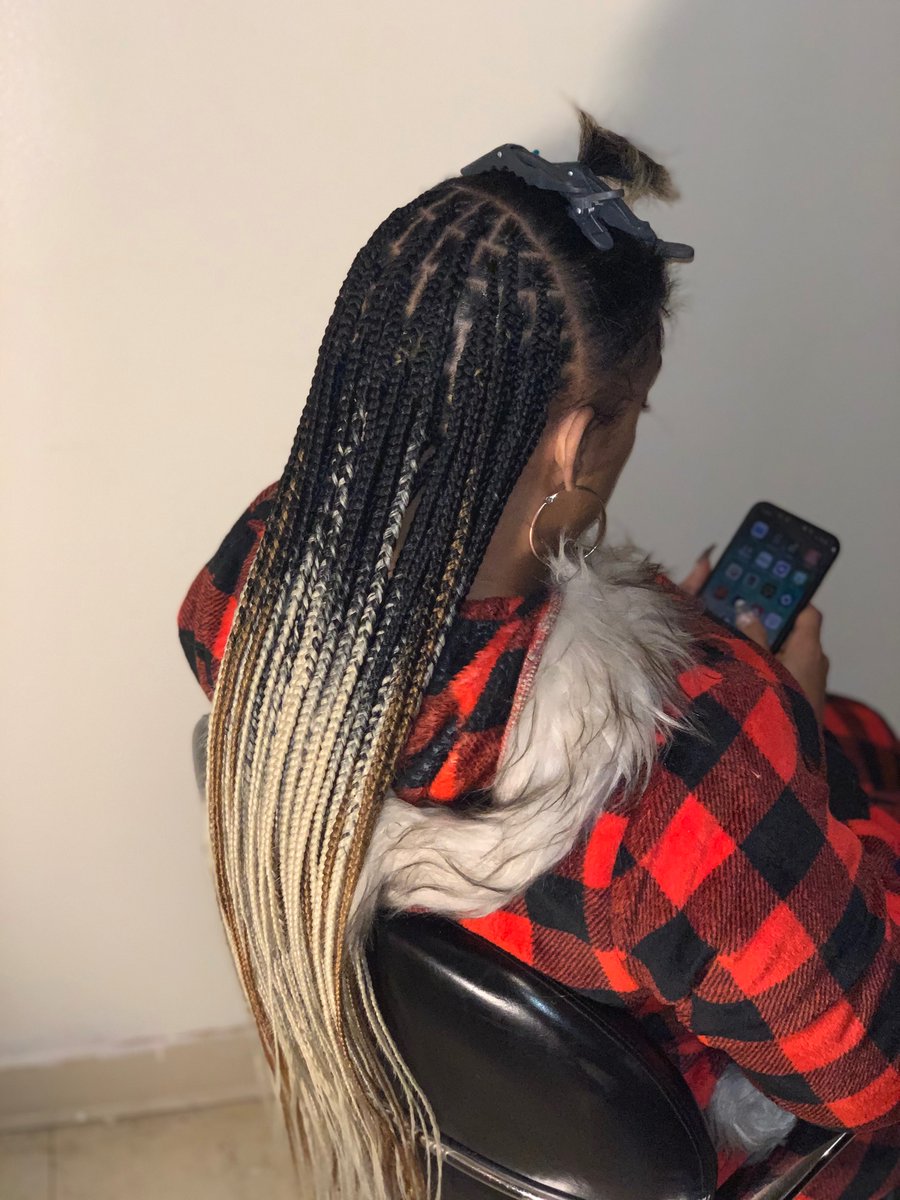 MZ_THOMAS21's tweet photo. Medium/small knotless braids💇🏾‍♀️Book me 
https://t.co/Q8fJOLkkPZ https://t.co/RLqKeNrE4T