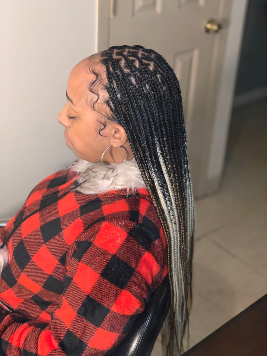 MZ_THOMAS21's tweet photo. Medium/small knotless braids💇🏾‍♀️Book me 
https://t.co/Q8fJOLkkPZ https://t.co/RLqKeNrE4T