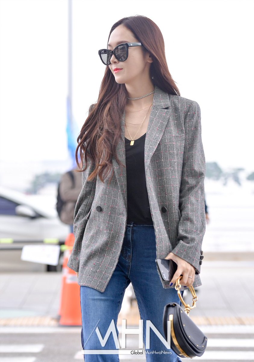 acienessdy's tweet photo. Excuse me, Miss Hwang and Miss Jung. https://t.co/Yih92bsdww