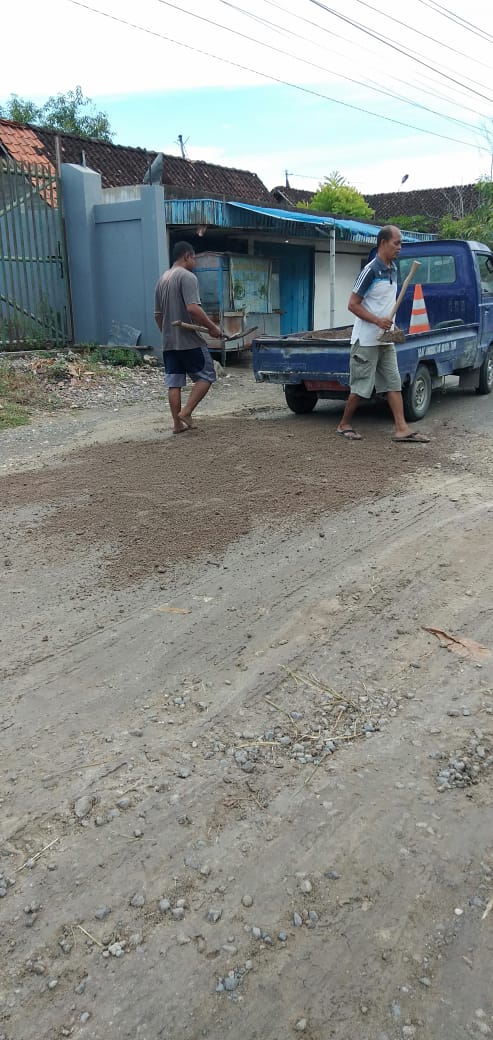 Gotong royong nasyarakat sumber .jalan raya peting menden.
<a href="/info_kradenan/">Kradenan, Blora</a>  <a href="/desasumber/">Desa Sumber</a>  <a href="/dpupr_blorakab/">DPUPR Kab. Blora</a>  <a href="/sam_gautama/">samgautama karnajaya</a>  <a href="/AriefRohman_838/">BUPATI BLORA</a>  <a href="/ganjarpranowo/">Ganjar Pranowo</a>