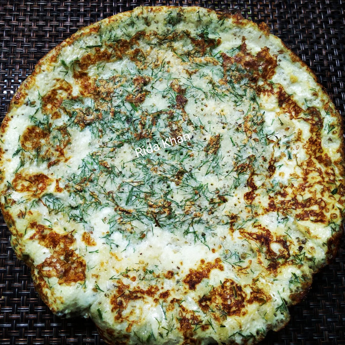 Semolina Soya Egg Omelette #breakfast #recipeoftheday In a bowl mix -1egg+ 3strings chopped soya leaves+1tsp salt+1tbsp semolina+1tbsp milk+1tsp zaatar pwdr or black pepper pwdr. Fry in oil. #recipe #healthy #omelette  #food #foodie #foodblogger @waynewykwong