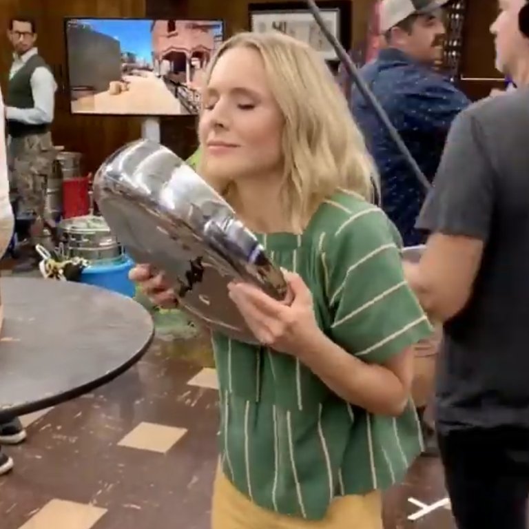 #KristenBellOnSNL <a href="/nbcsnl/">Saturday Night Live</a>
 KB for host!!