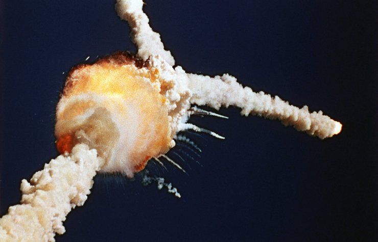 URDailyHistory's tweet photo. 28 Jan 1986: The U.S. #Space Shuttle #Challenger 10 explodes 73 seconds after liftoff, killing all seven crew members, including #astronauts Michael J. Smith, Dick #Scobee, Ronald McNair, Ellison Onizuka, Gregory Jarvis, Judith #Resnik and #schoolteacher Christa #McAuliffe. https://t.co/xRgDkIWl9u