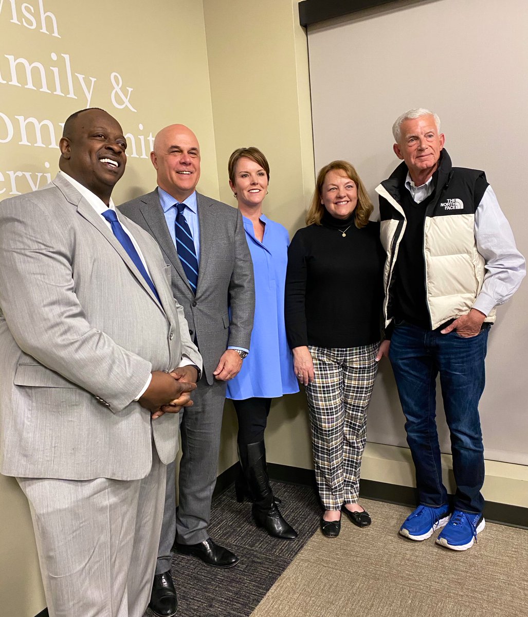 FLBlue's tweet photo. A picture of leadership at the @JFCSJax memorial gallery opening. @1DarnellSmith, President and CEO Pat Geraghty,  Colleen Rodriguez, @SusanTowler and former Florida Blue CEO Bob Lufrano. #WorldHolocaustDay https://t.co/N3NqwVRC4C