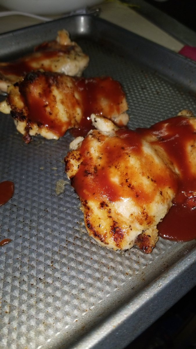 H05Tme's tweet photo. Keeping with the #Western #food I'm making grilled baked BBQ chicken. (garlic powder, salt, pepper, Cajun season) #bbq (from #emilymeats in #EmilyMN.

#eat #cook #chef #keepitsimple #gamer #gamingcook #mixer #stream #foodie https://t.co/uHDv8fWbGh