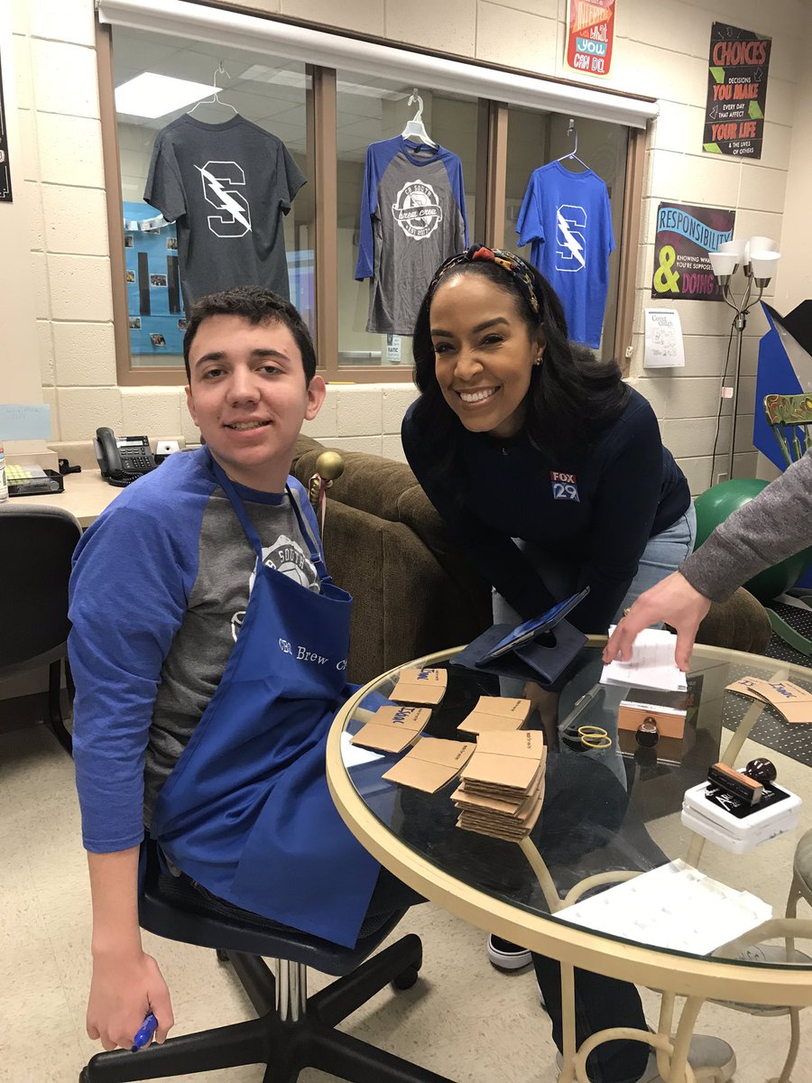 Thank you @LaurenDawnFox29 <a href="/FOX29philly/">FOX 29</a> for coming to see us today as we cheer on <a href="/mmcglinch68/">Mike McGlinchey</a> ! Always love seeing you ❤️🏈🧩☕️!