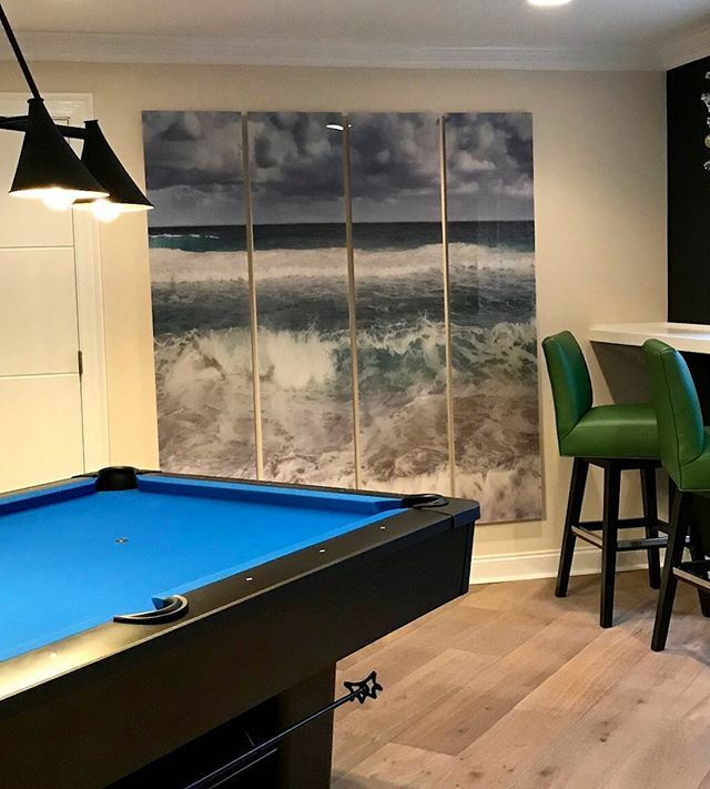 JessDInteriors's tweet photo. Basement remodel...were there once was gold and sage now there is royal blue and shamrock green. .
.
.
#basementremodel #poolroom #remodel #costalliving #playrooms #waves #largeart #tryptich #transitionaldesign #traditionaltotransitional #royalblue #blue… https://t.co/dbneU7Bl7x https://t.co/EbZZkRjoab