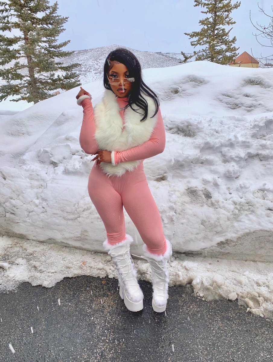 dearra's tweet photo. ice ice baby ❄️💗 https://t.co/bWIXelJTLE