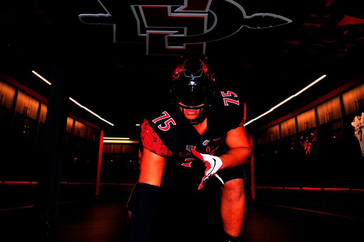 75_harrison's tweet photo. Had a great time this weekend at SDSU on my official visit. I can’t wait to be on field battling with my brothers 
@SDSUFootball, @Cbad_Football
#FaithFamilyFootball
#GoAztecs https://t.co/EYvPIzYMB3