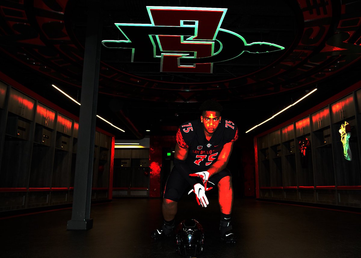 75_harrison's tweet photo. Had a great time this weekend at SDSU on my official visit. I can’t wait to be on field battling with my brothers 
@SDSUFootball, @Cbad_Football
#FaithFamilyFootball
#GoAztecs https://t.co/EYvPIzYMB3