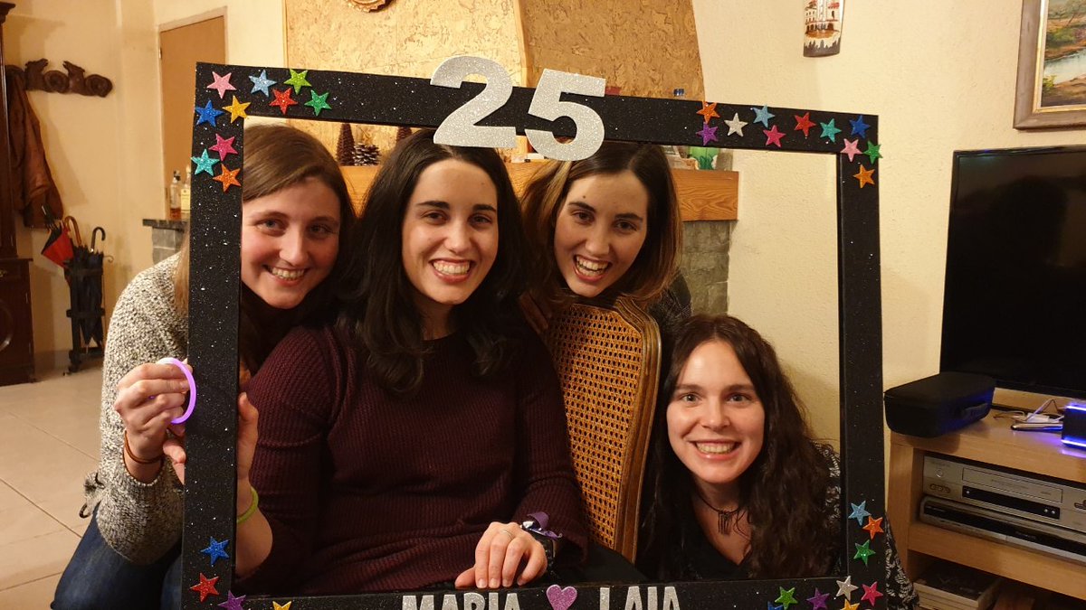 QuartaJusta's tweet photo. Fa uns dies les bessones van fer 25 anys i ho vam celebrar com es mereixien. 🎉🎆🥳🎂
Gaudiu-los al màxim! 😜🔝
#QuartaJusta #MariaiLaia #Aniversaribessones #25anys #Felicitats #Celebrantels25 #Quartdesegle #11Gener2020
https://t.co/SIYGbGYpiX https://t.co/mqzpe7hxzZ
