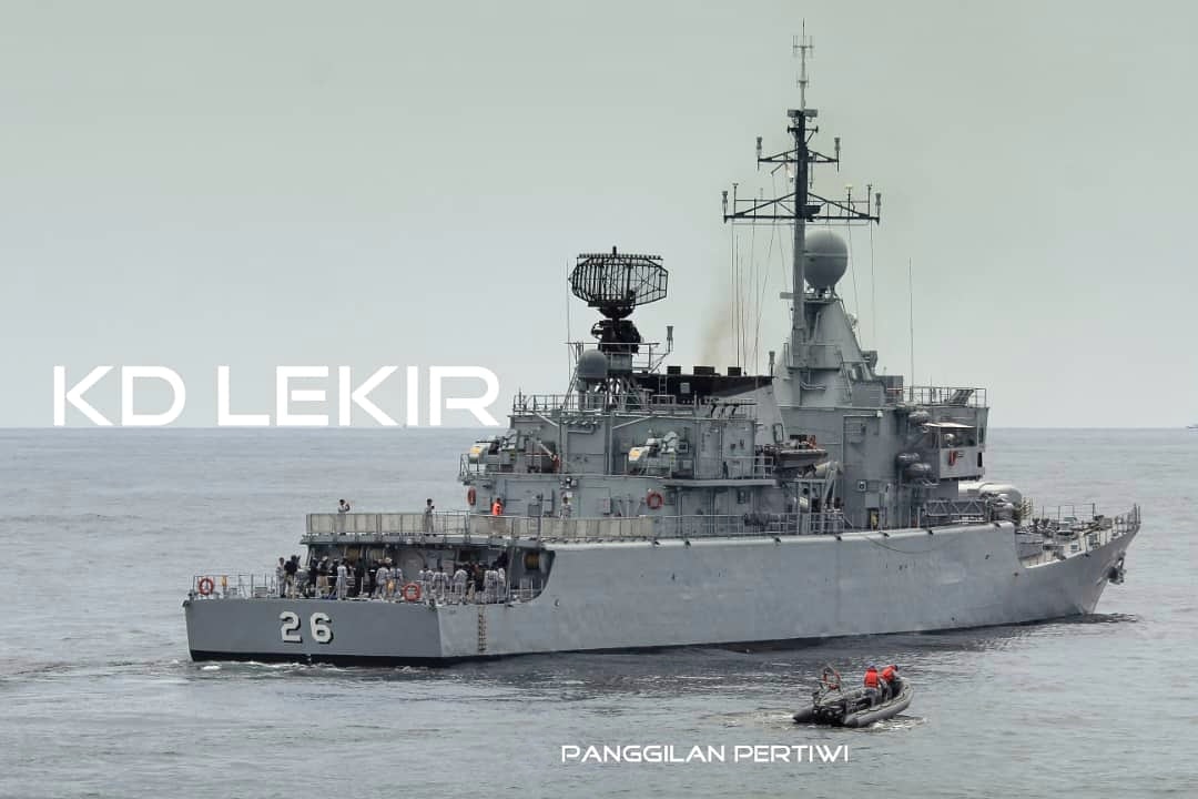 Serving the fleet

Howaldtswerke-Deutsche Werft F 1500 Kasturi Class - KD Lekir 26, 22nd Corvette Squadron, Royal Malaysian Navy.

#corvette #navyship #militaryphoto #military #royalmalaysiannavy #tenteralautdirajamalaysia #sediaberkorban #navy #ship