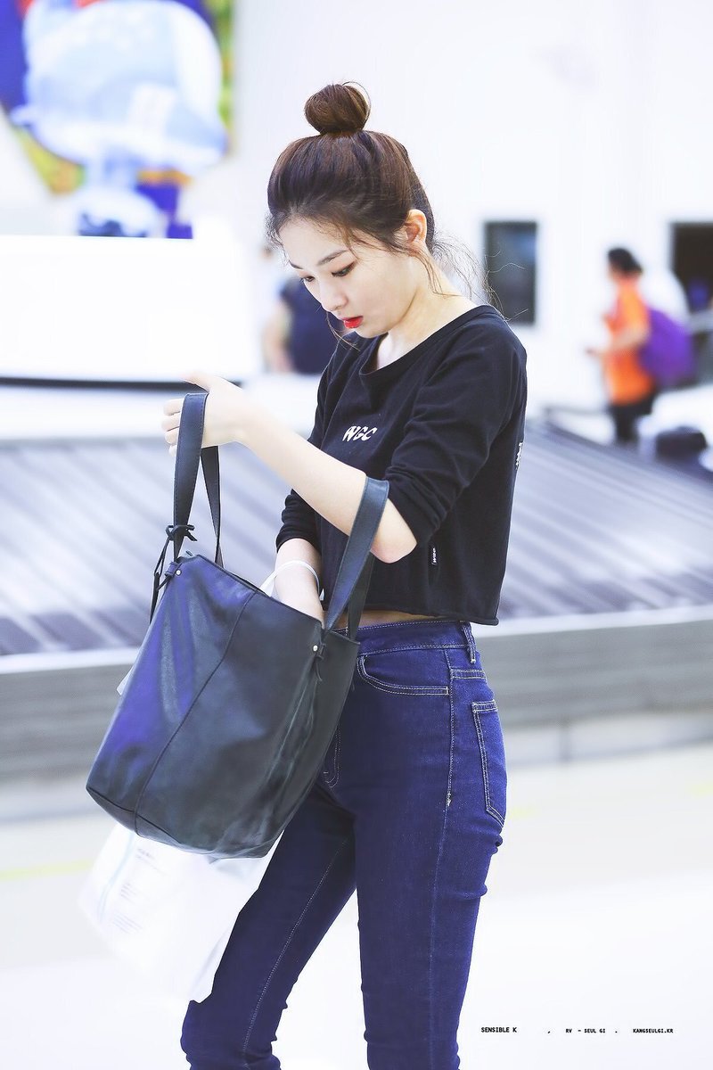 Her "go-to" hairstyle, messy bun will never go wrong on her  @rvsmtown  #RedVelvet  #Seulgi
