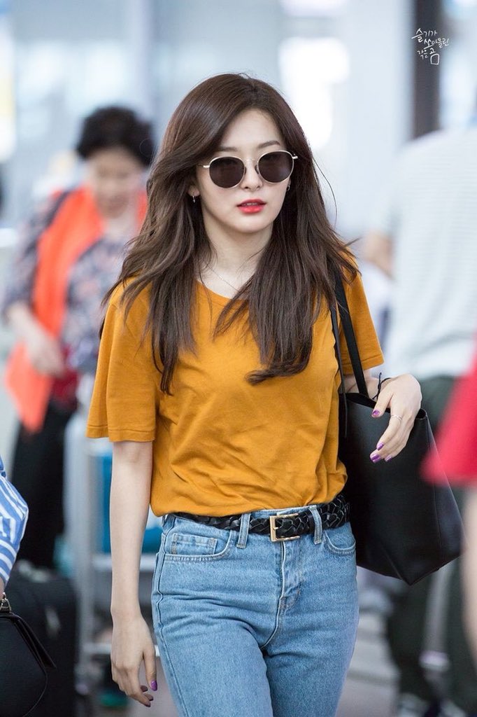 Seulgi in simple shirt & jeans?  @rvsmtown  #RedVelvet  #Seulgi