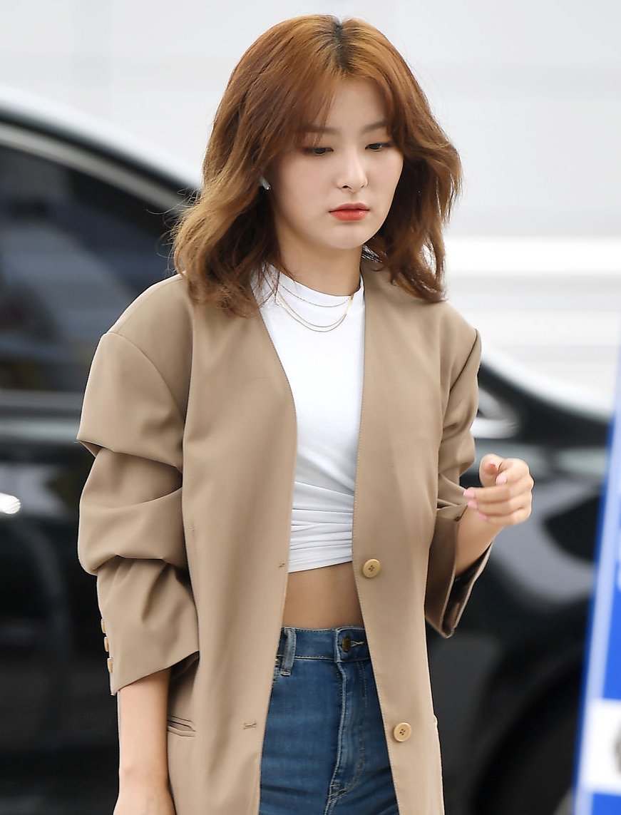 Seulgi in jeans is one thing but Seulgi in shorts is just a whole damn new thaaaaang  @rvsmtown  #RedVelvet  #Seulgi
