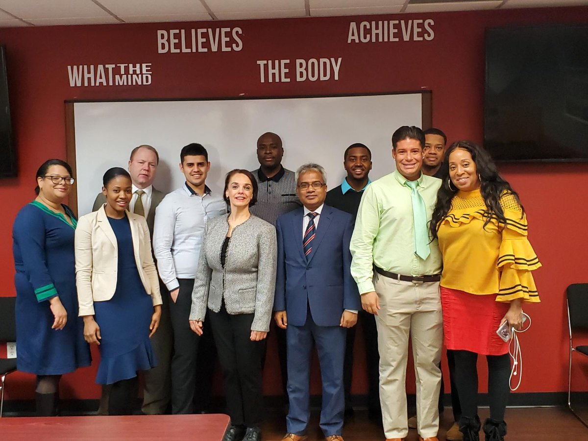 PappasAgencies's tweet photo. A new class of students ready to learn the beginning of success! #Education #HardWork https://t.co/wc6DxrwJAG
