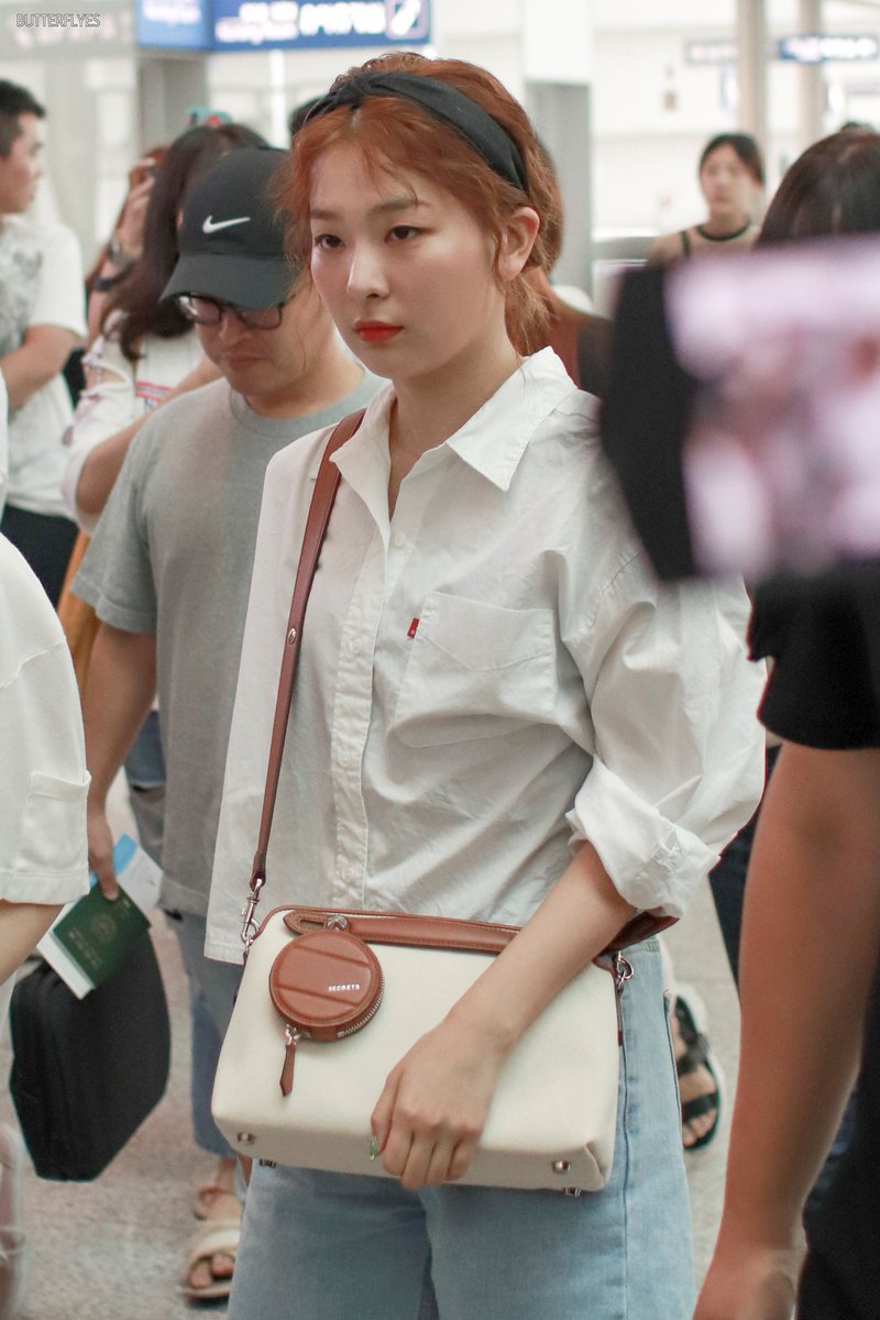 As you may have noticed (or not), I am a "natural curly haired" Seulgi enthusiast, and I soooooooo love her look here  @rvsmtown  #RedVelvet  #Seulgi
