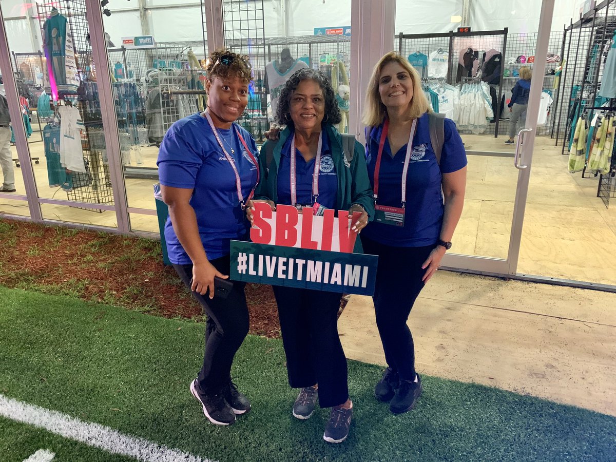 grisellemarino's tweet photo. Come by the Social Media Wall @BayfrontParkMIA and meet your friendly @mdcgwa volunteering with the @SuperBowl Host Committee as #OurCounty celebrates #SuperBowlLIV - we are here until 9 p.m. @MIASBLIV #NFL100LIVE @MiamiDolphins @49ers @Chiefs https://t.co/MH2mQe3oEp
