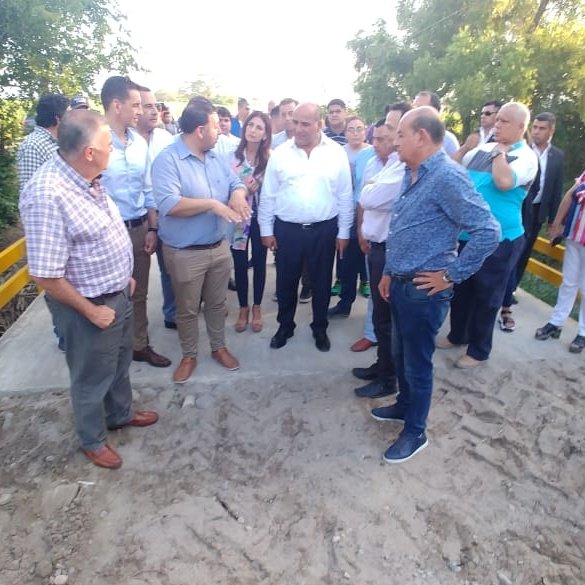 JuanManzurOK's tweet image. Junto al intendente Marcelo Herrera, el delegado comunal Darío Acosta y a todo nuestro equipo de trabajo, supervisamos la construcción de un nuevo puente en Atahona, que permitirá una mejor conectividad a más de 70 familias que viven en cercanías del arroyo La Yuma.