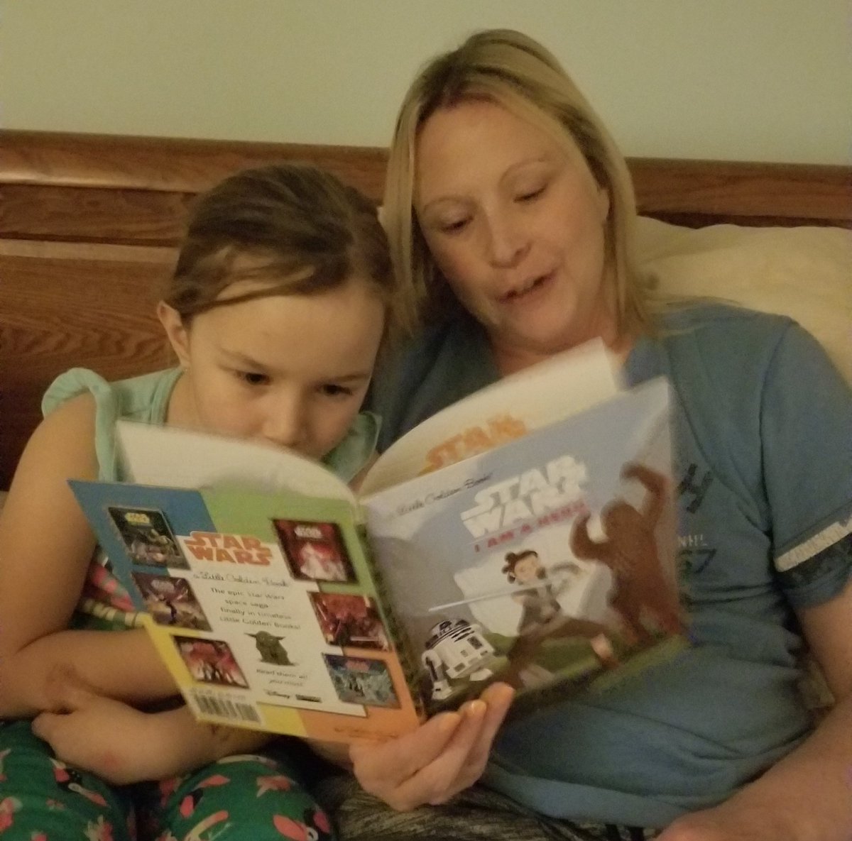Steelers5886's tweet photo. Reading about our all-time favorite superheroes! @FerndaleEarlyEd #AACPSReadWithMe https://t.co/maj0Avs71V