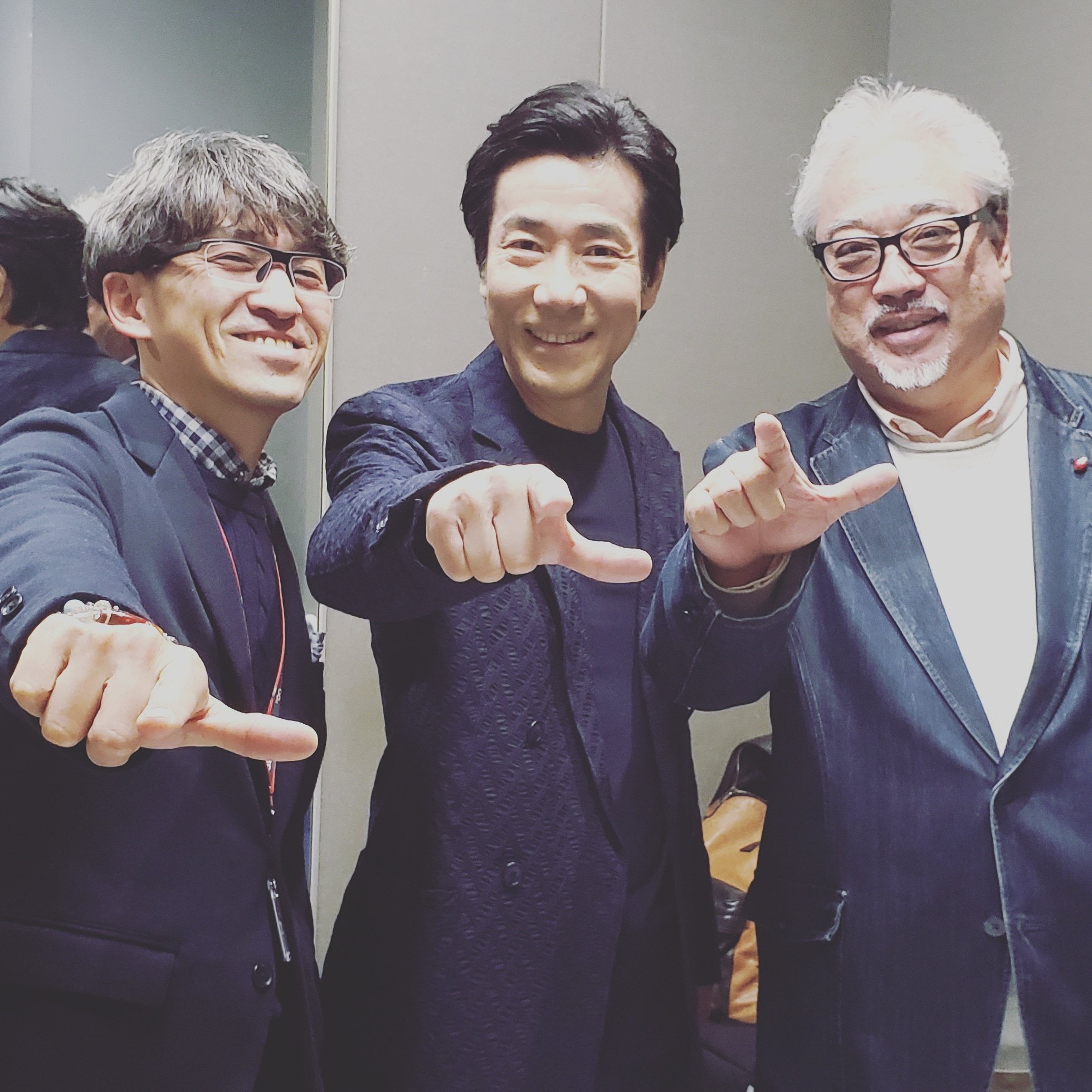 地球ゴージャス公式 オンエア前に みにくいアヒルの子 の林徹監督 保原プロデューサーが駆け付けて下さいました 3人で記念の ノンストップ みにくいアヒルの子世代には堪らない スタッフ感激 地球ゴージャス公式 オンエア前に みにくいアヒルの子 の林徹監督 保原プロデューサーが駆け付けて下さいました 3人で記念の ノンストップ みにくいアヒルの子世代には堪らない スタッフ感激