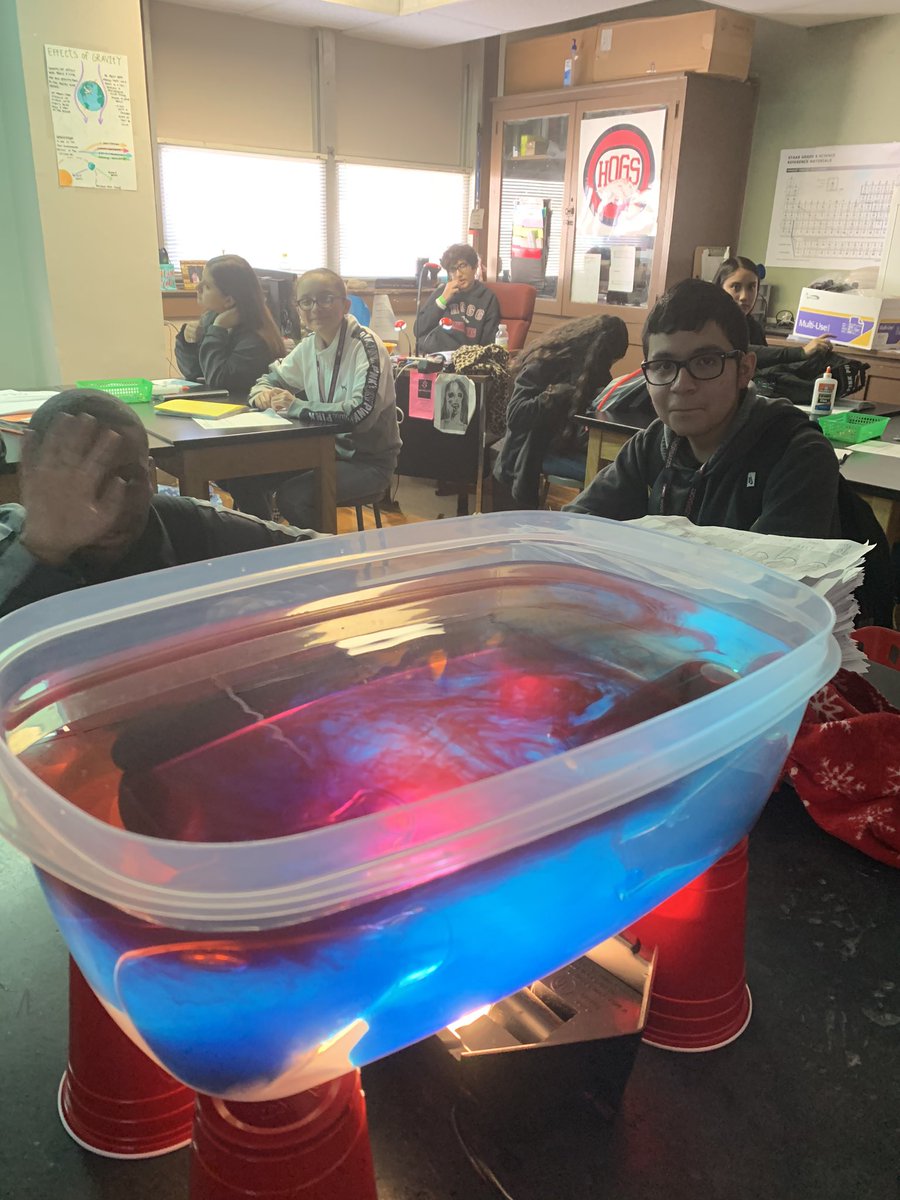 clague_courtney's tweet photo. This simple demonstration of #ConvectionCurrents shows how hot water rises and cold water falls in a never ending cycle that occurs in the Earthβs oceans, atmosphere, and mantle #FindingWaysToWin @hoggtylerisd @barberee_sheri @DunnRandi https://t.co/Vt12SRbpZR
