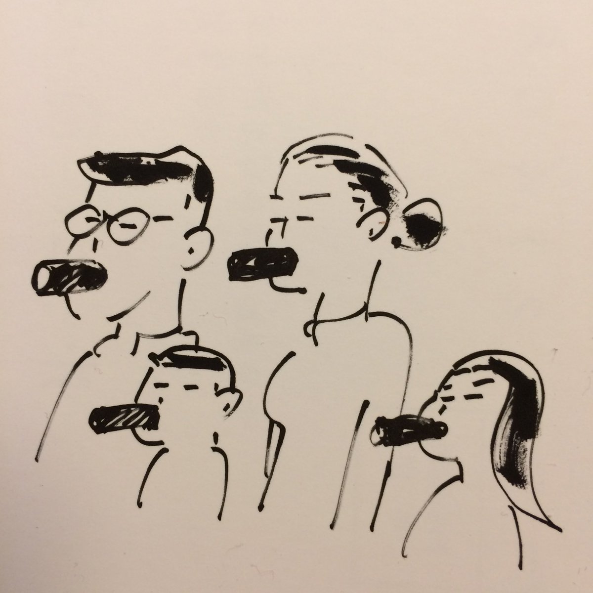 恵方巻食べるときって、こんな感じなんですかね。 