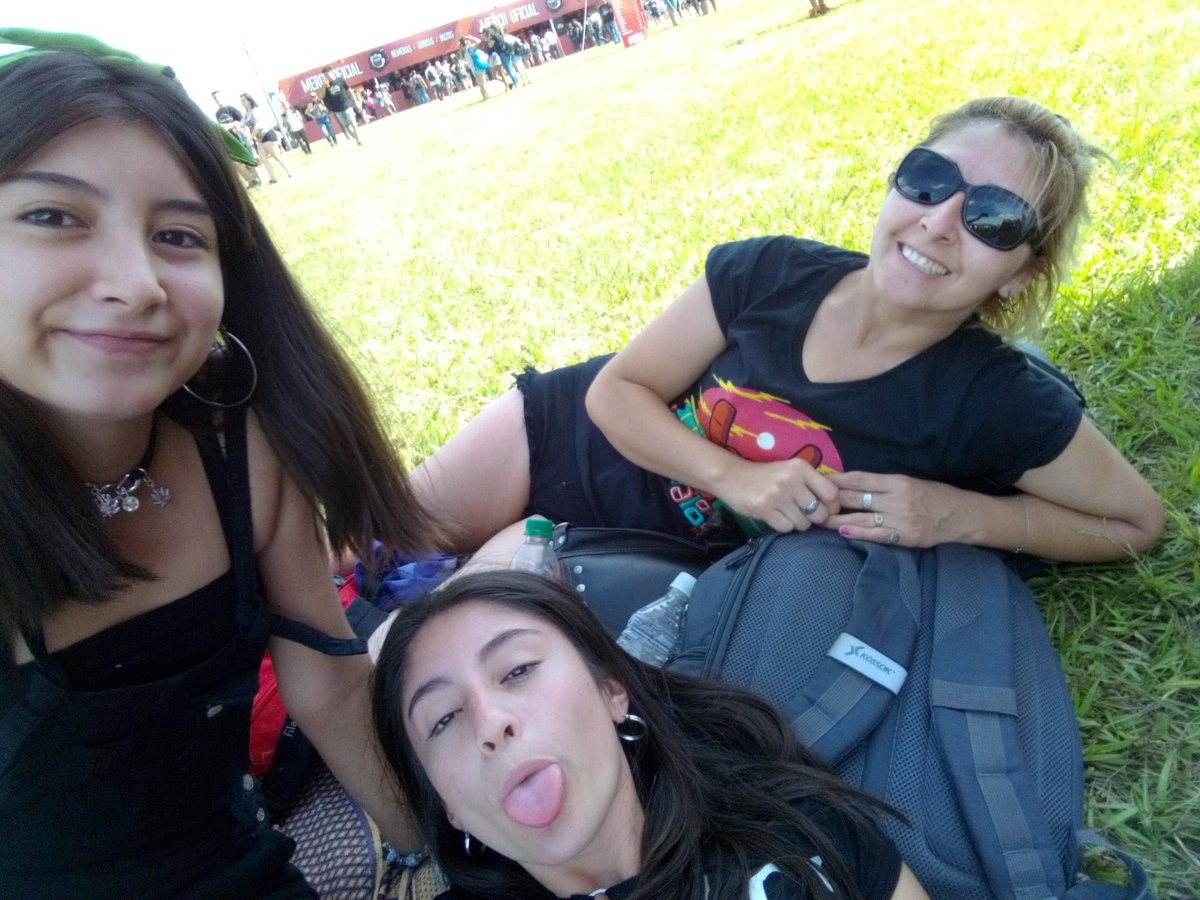 MELISANZ2's tweet photo. @cosquinrockfm @cosquinrock Mis hijas #CR2019 Melina Duarte 883 😎😎😎 https://t.co/j31hkBwA97