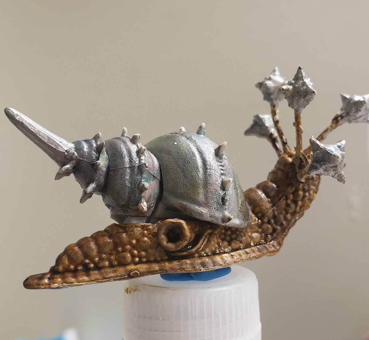HalfKrazie's tweet photo. i have been looking for this mini for a while. welcome to the campaign @willfriedle @EldritchDice @TheGodDamnDM @FantasyBanjo #flailsnail #MiniPrimetime #paintersguild #dungeonsandragons #miniaturepainting https://t.co/mvspru4qRx