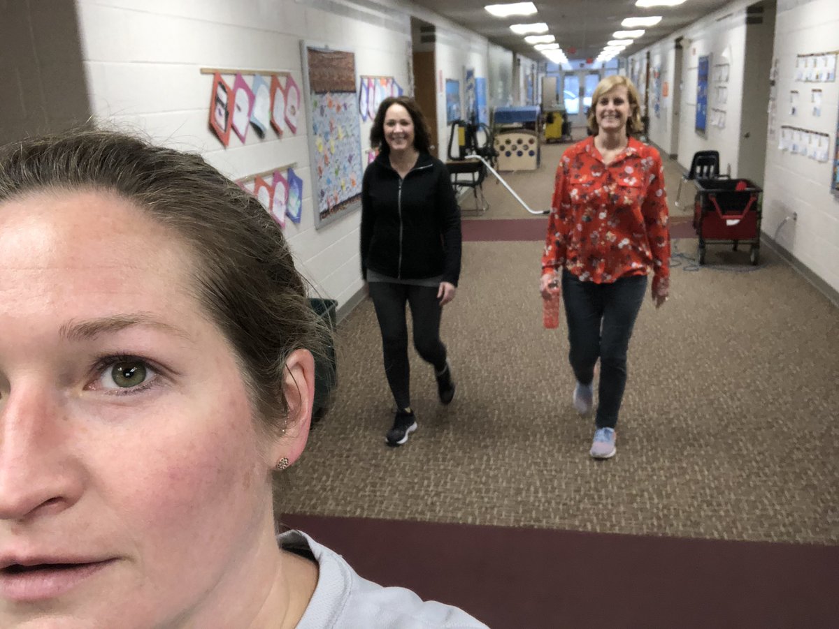 SuzyJacobsOT's tweet photo. Oakwood Staff Rec Club is starting their Monday off right by walking/jogging after school! #OWbears #sd113a @TeacherFit19 https://t.co/3iLVrxXLZ4