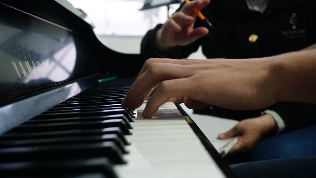 BenningAcademia's tweet photo. La práctica musical estimula y moldea el cerebro como ninguna otra actividad. 
Aprende a tocar el Piano a través de clases personalizadas en @BenningAcademia 

#YoSoyBENNING
(646) 178 6212 
https://t.co/cLN0qQR1uo
@EzekielMonrroy | #EMR https://t.co/IMPTfI8Rls