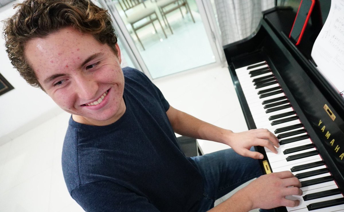 BenningAcademia's tweet photo. La práctica musical estimula y moldea el cerebro como ninguna otra actividad. 
Aprende a tocar el Piano a través de clases personalizadas en @BenningAcademia 

#YoSoyBENNING
(646) 178 6212 
https://t.co/cLN0qQR1uo
@EzekielMonrroy | #EMR https://t.co/IMPTfI8Rls